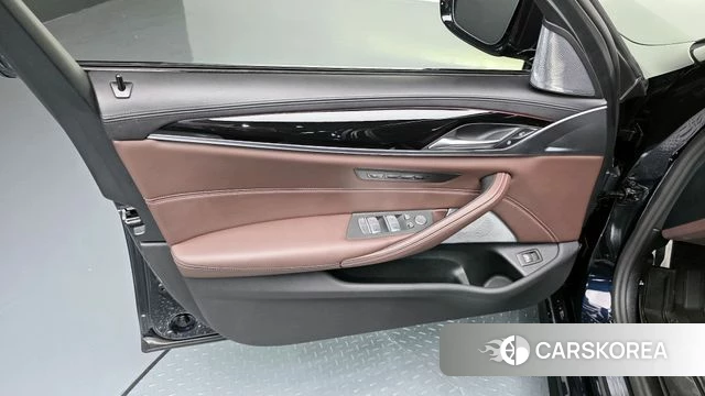 BMW 5 Series (G30) id 4292558 из Кореи 16