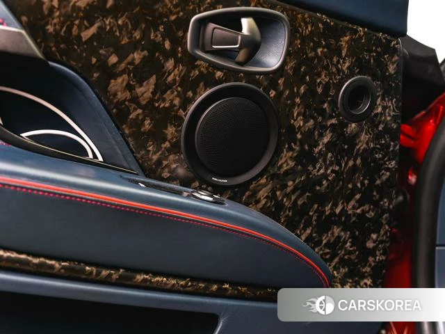 Aston Martin DBS id 4239348 из Китая 16