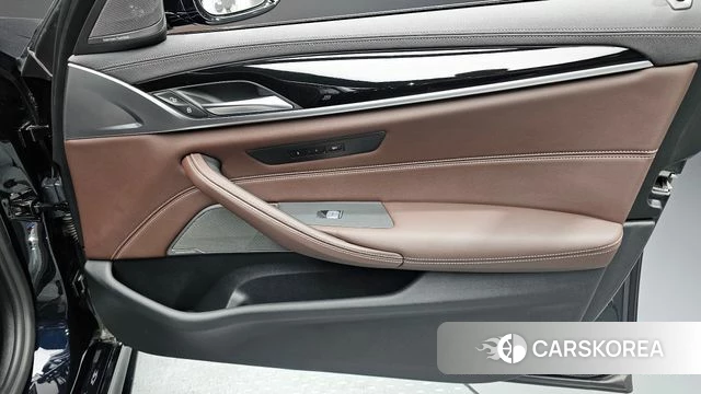 BMW 5 Series (G30) id 4428314 из Кореи 16