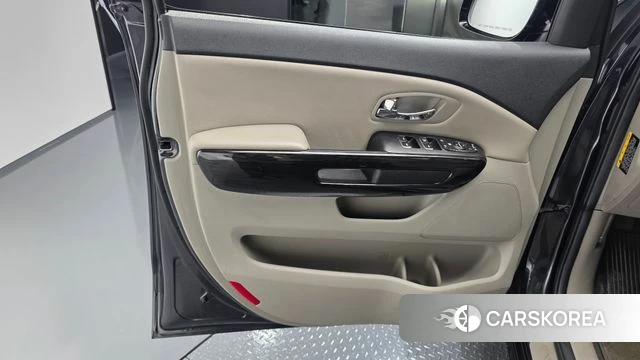Kia The New Carnival id 4536772 из Кореи 16