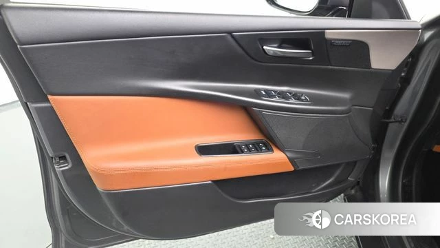 Jaguar XE id 4410792 из Кореи 16