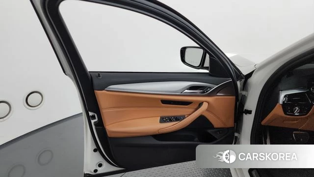 BMW 5 Series (G30) id 4397930 из Кореи 16