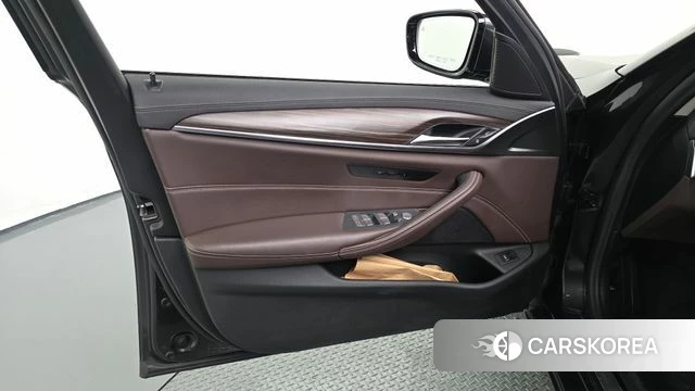 BMW 5 Series (G30) id 4727257 из Кореи 16