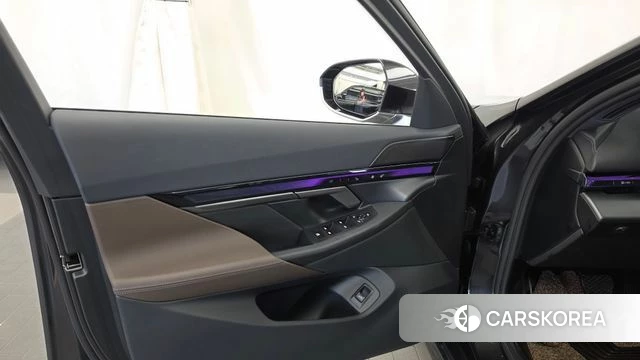 BMW 5 Series (G60) id 4892838 из Кореи 16