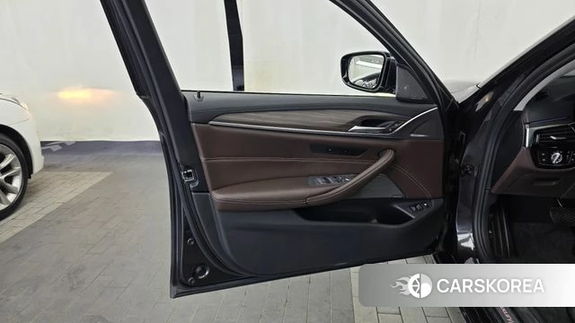 BMW 5 Series (G30) id 4662429 из Кореи 16