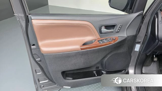 Toyota Sienna id 4581865 из Кореи 16