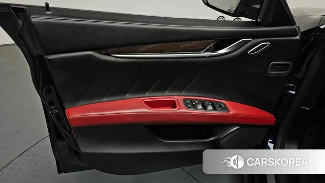 Maserati Ghibli id 4245220 из Кореи 16