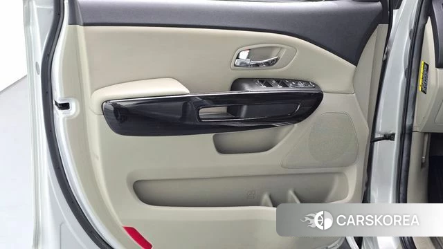 Kia The New Carnival id 4895526 из Кореи 16