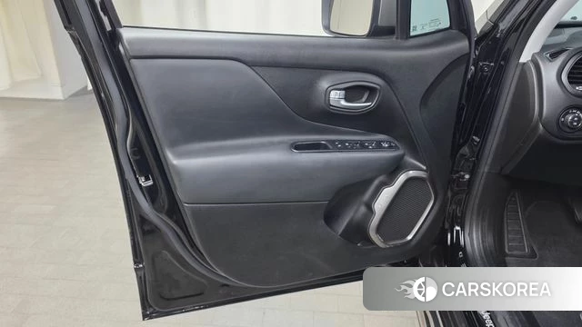 Jeep Renegade id 4698381 из Кореи 16