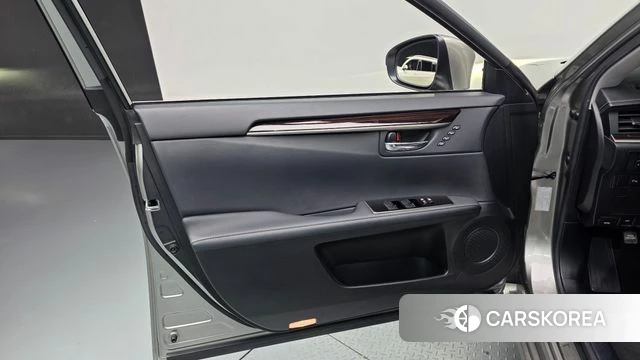 Lexus New ES300h id 4311116 из Кореи 16