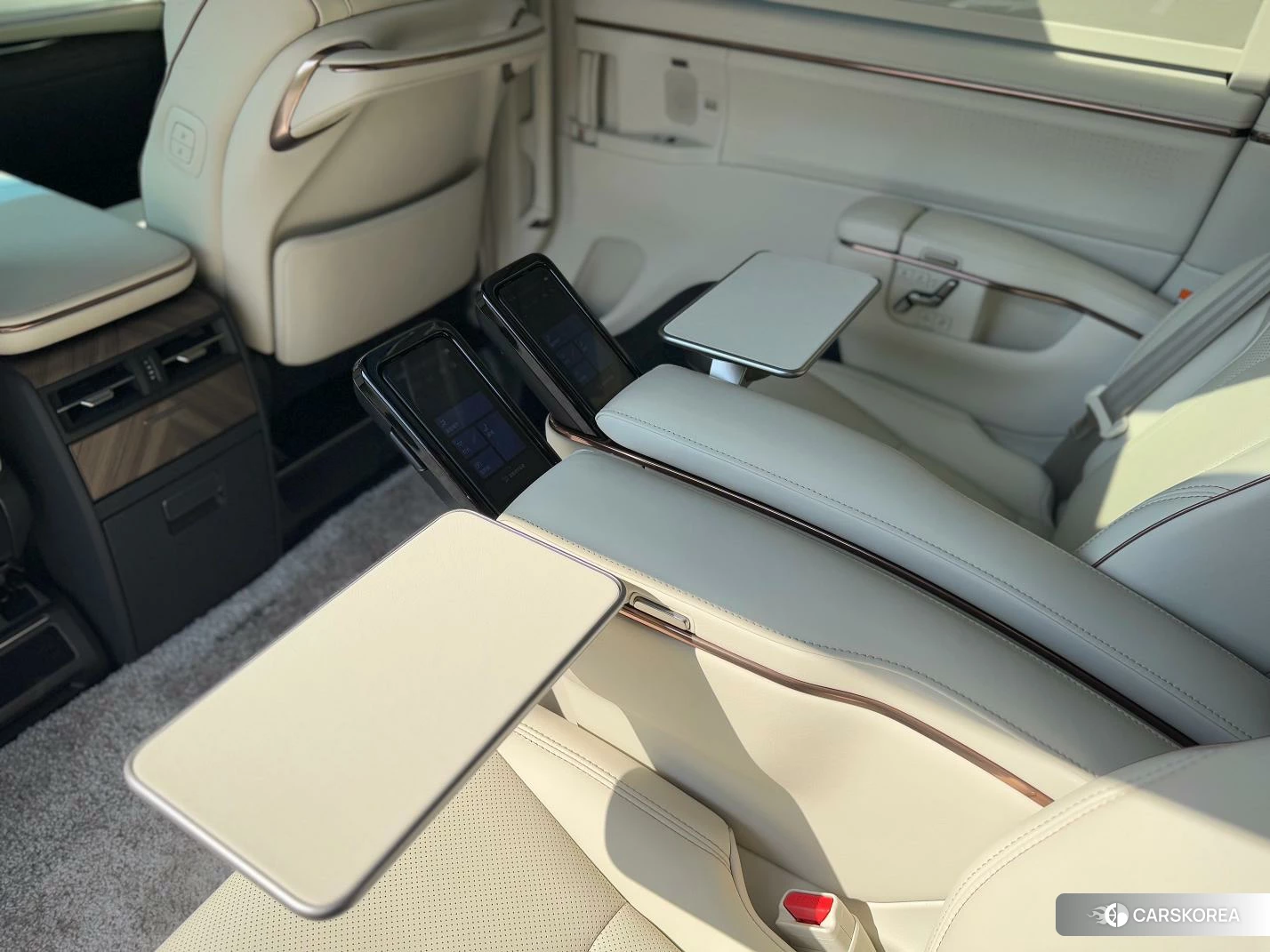 Lexus LM id 4452645 из Китая 16