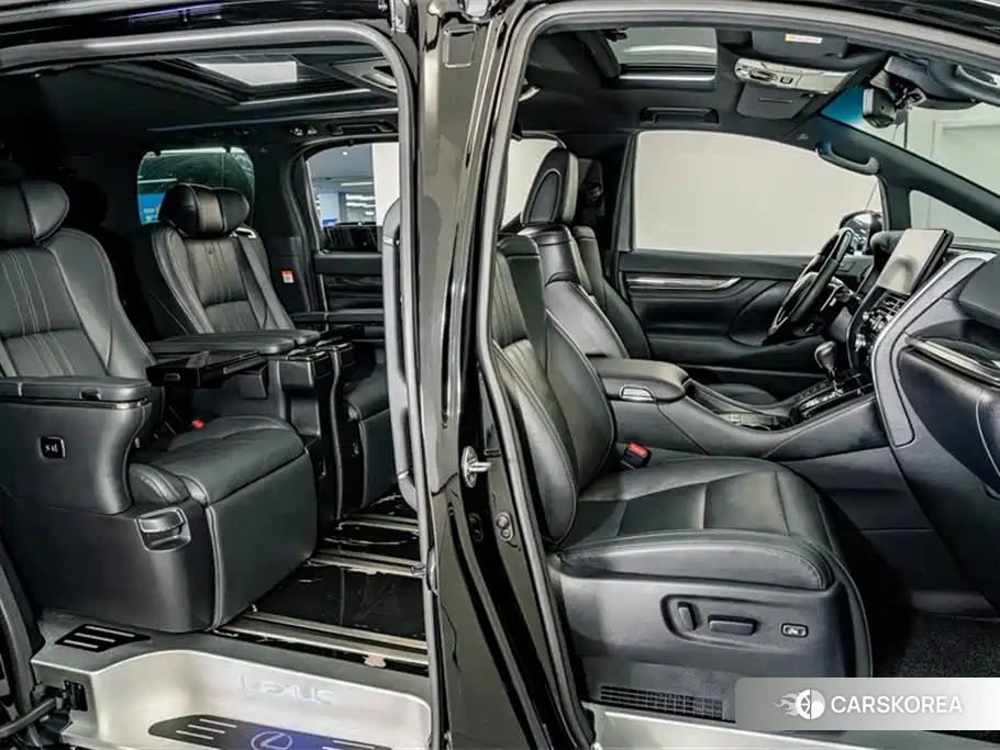 Lexus LM id 4589086 из Китая 16