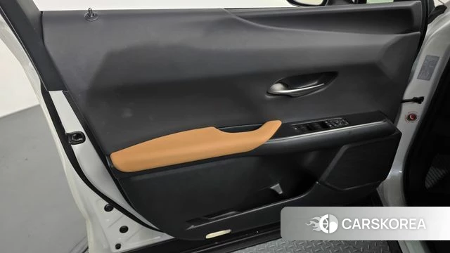 Lexus UX300h id 4329547 из Кореи 16