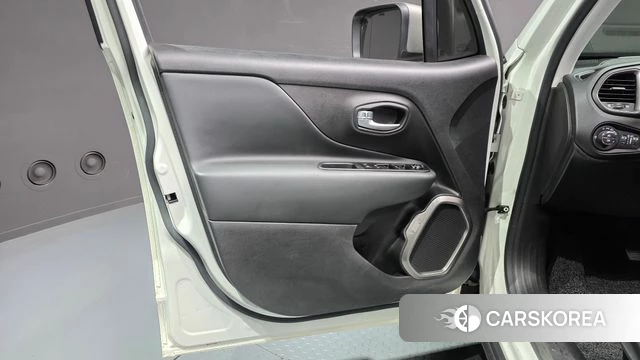 Jeep Renegade id 4536120 из Кореи 16