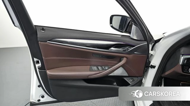 BMW 5 Series (G30) id 4572737 из Кореи 16