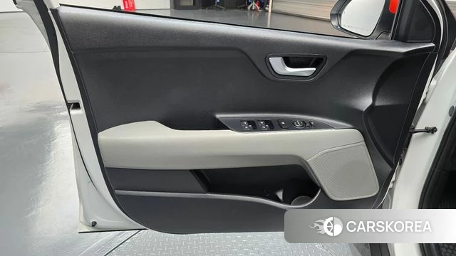 Kia Stonic id 4918763 из Кореи 16