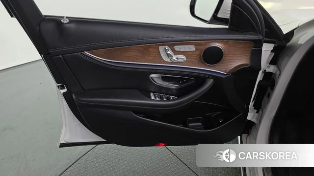 Mercedes-Benz E-Class W213 id 4331332 из Кореи 16