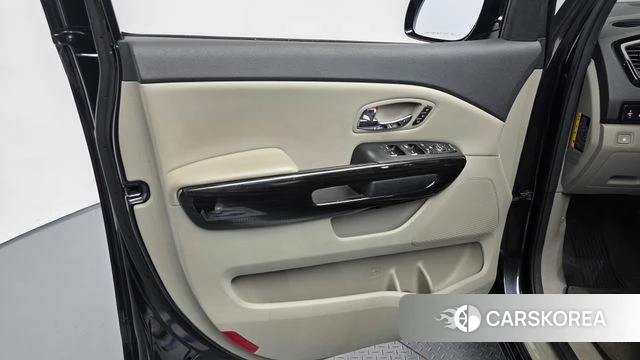 Kia The New Carnival id 4424656 из Кореи 16