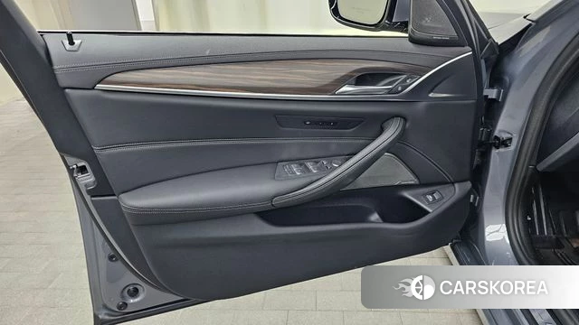 BMW 5 Series (G30) id 4613280 из Кореи 16