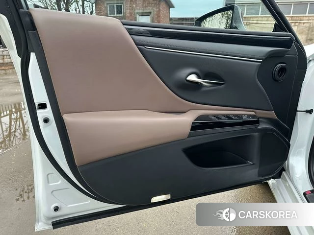 Lexus ES id 4307412 из Китая 16