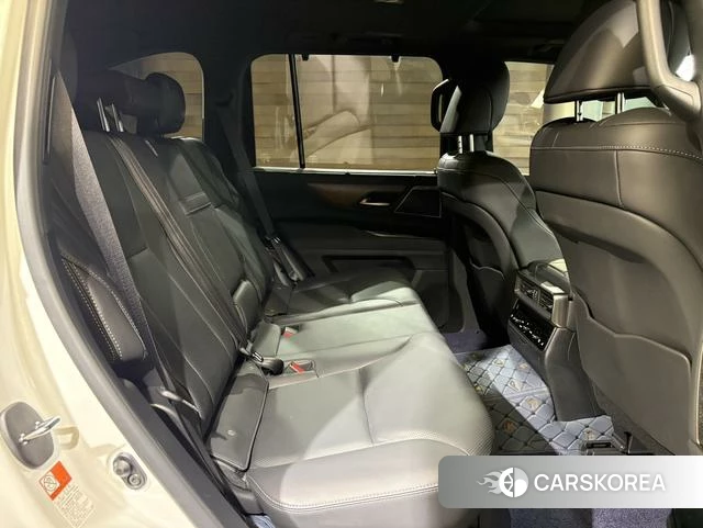 Lexus LX id 4291548 из Китая 16