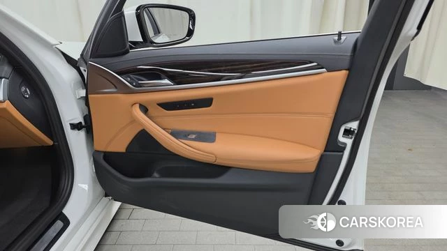 BMW 5 Series (G30) id 4667046 из Кореи 16