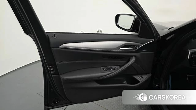 BMW 5 Series (G30) id 4339826 из Кореи 16