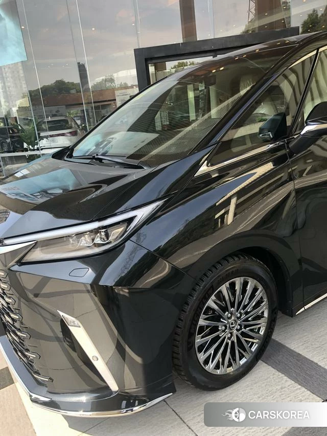 Lexus LM id 4259839 из Китая 16