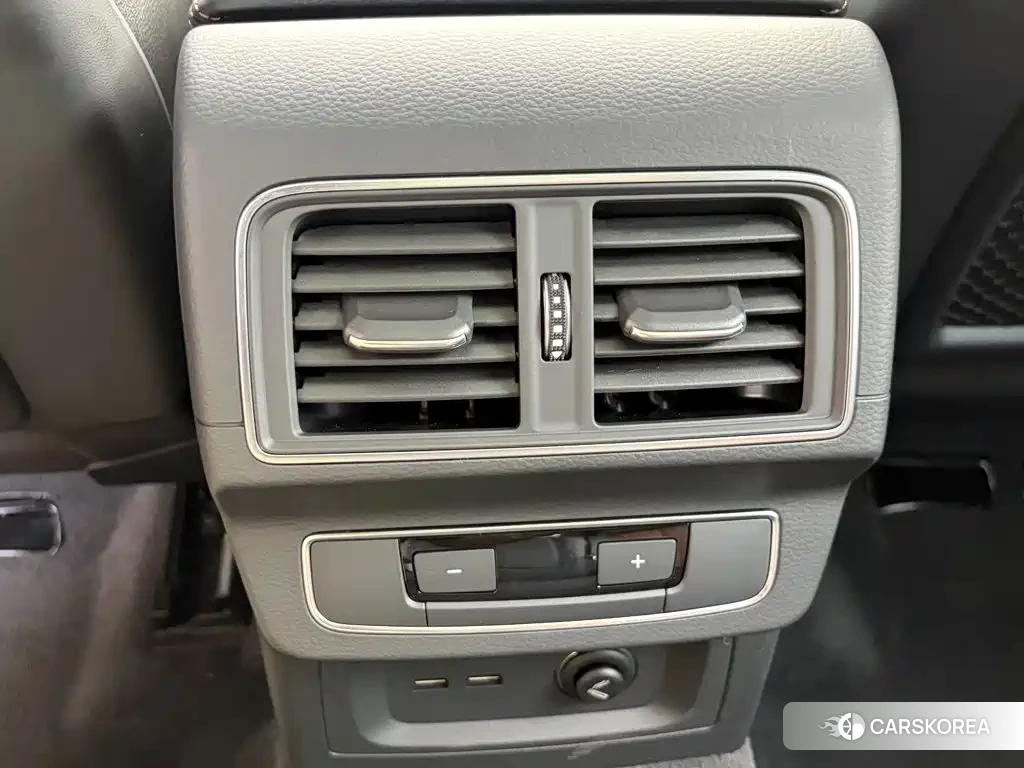 Audi Q5L id 4600834 из Китая 17