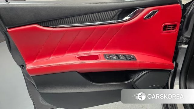 Maserati Quattroporte id 4625756 из Кореи 16