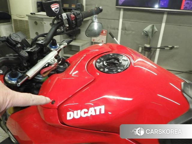 Проданный Ducati STREETFIGHTER V4 S id 4248067 из Японии, фото 16