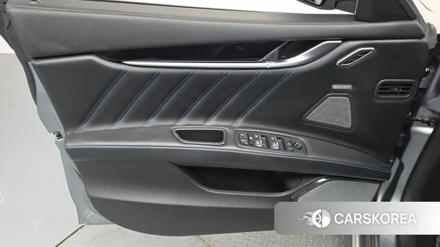 Maserati Ghibli id 4707408 из Кореи 16
