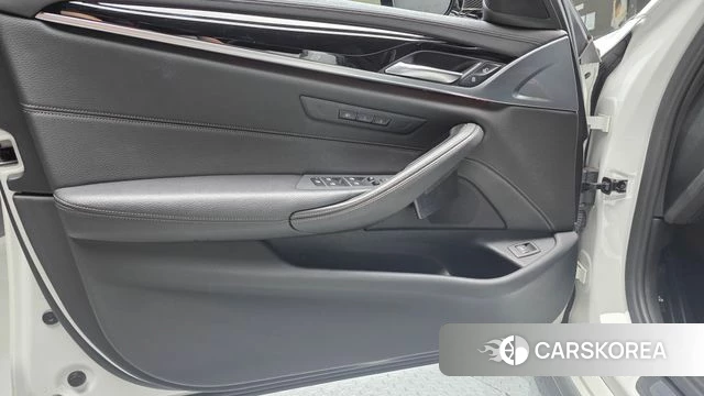 BMW 5 Series (G30) id 4693955 из Кореи 16