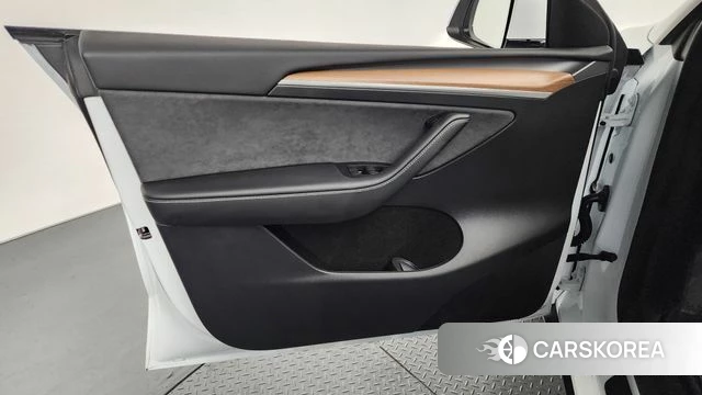Tesla Model Y id 4302090 из Кореи 16