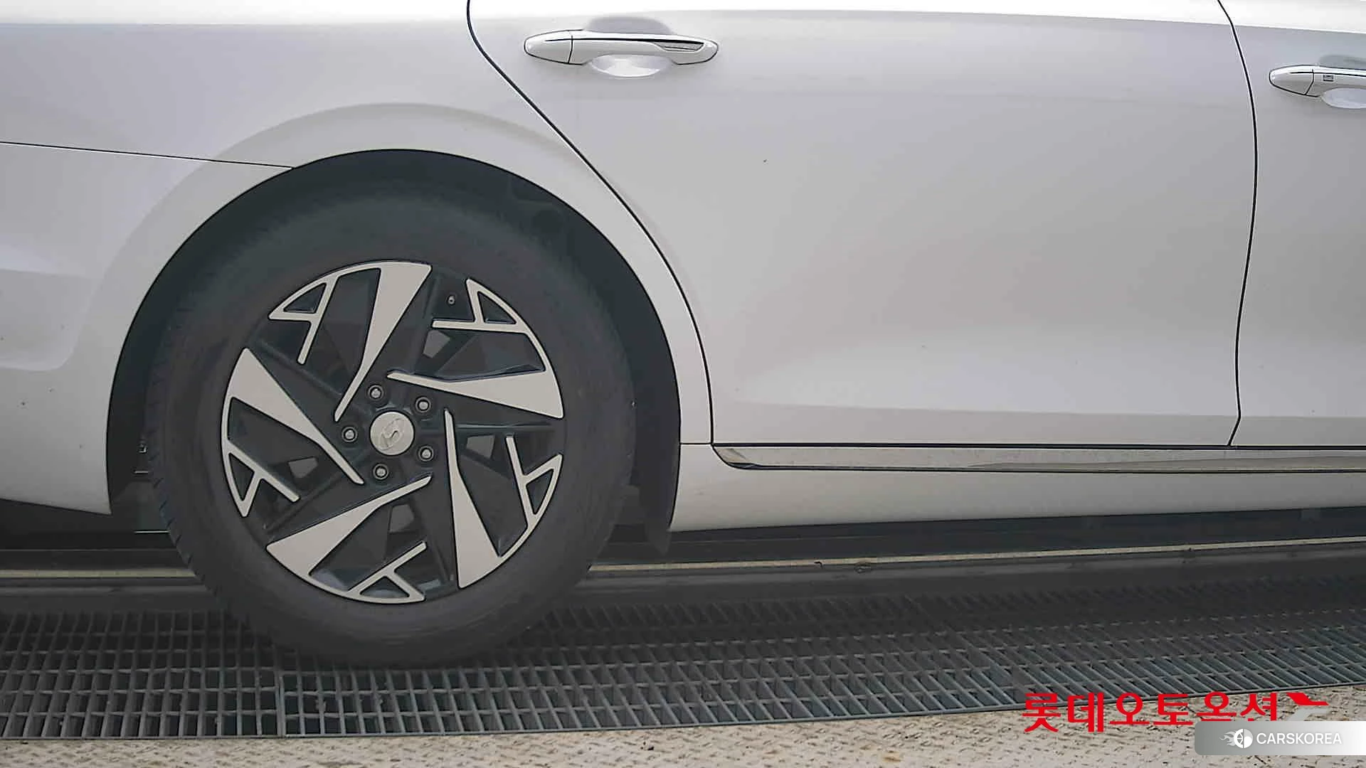 Hyundai Grandeur Hybrid id 4902512 из Кореи 16