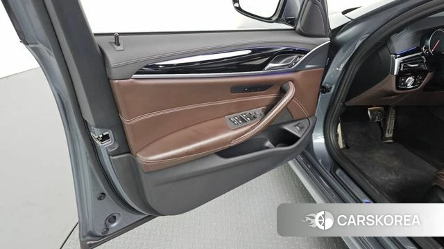 BMW 5 Series (G30) id 4508605 из Кореи 16
