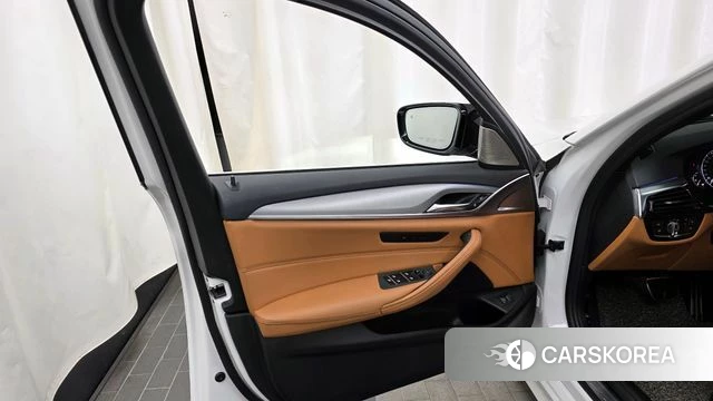 BMW 5 Series (G30) id 4318263 из Кореи 16