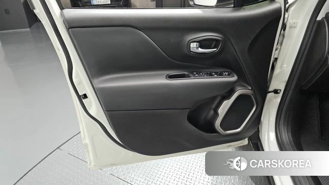 Jeep Renegade id 4592038 из Кореи 16
