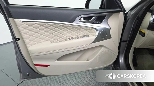 Genesis G70 id 4294656 из Кореи 16