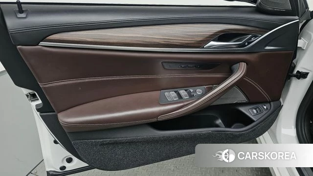 BMW 5 Series (G30) id 4245175 из Кореи 16