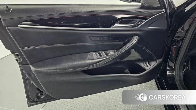 BMW 5 Series (G30) id 4196333 из Кореи 16