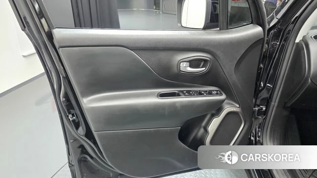 Jeep Renegade id 4381730 из Кореи 16
