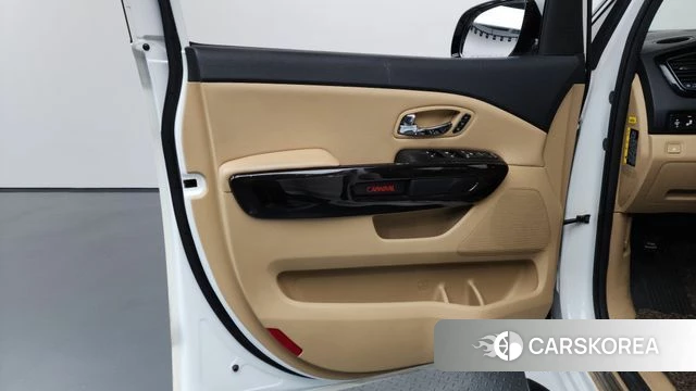 Kia All New Carnival id 4521028 из Кореи 16