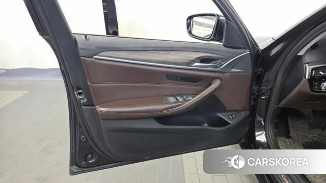BMW 5 Series (G30) id 4937256 из Кореи 16