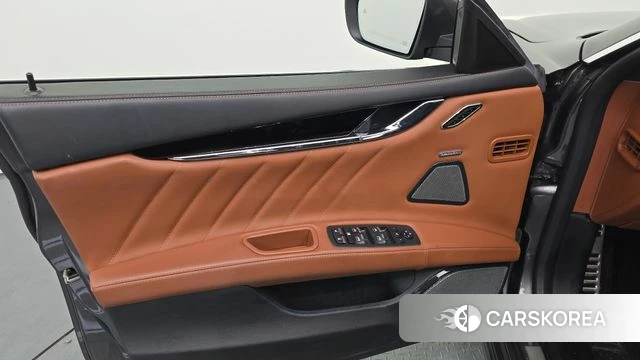 Maserati Quattroporte id 4768708 из Кореи 16