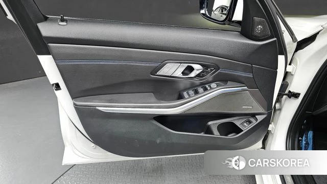 BMW 3 Series (G20) id 4594178 из Кореи 16