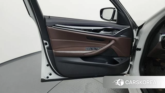 BMW 5 Series (G30) id 4689376 из Кореи 16