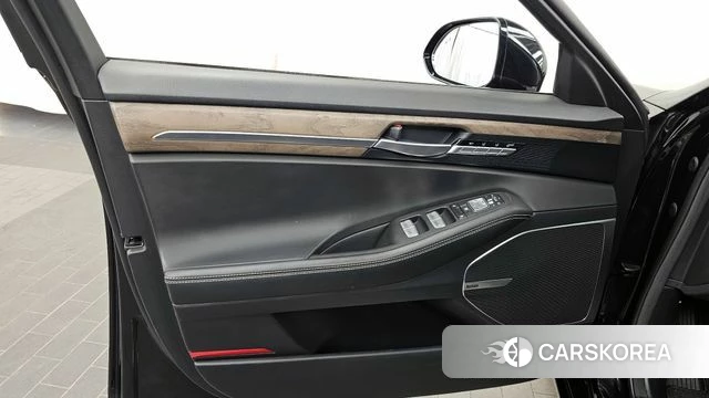 Genesis G90 id 4294464 из Кореи 16