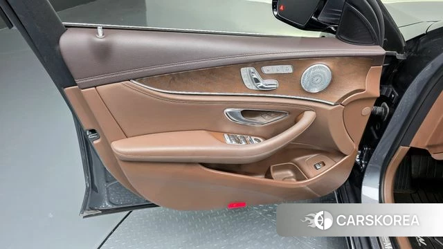 Mercedes-Benz E-Class W213 id 4304706 из Кореи 16