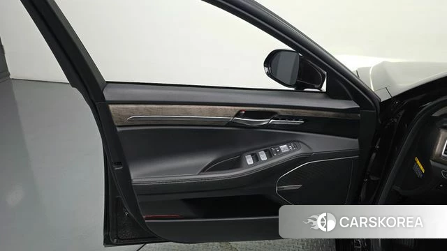 Genesis G90 id 4356685 из Кореи 16